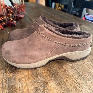 Merrell Women’s Brown Slip On Encore Ice Moccasin Clogs size 8 - 9